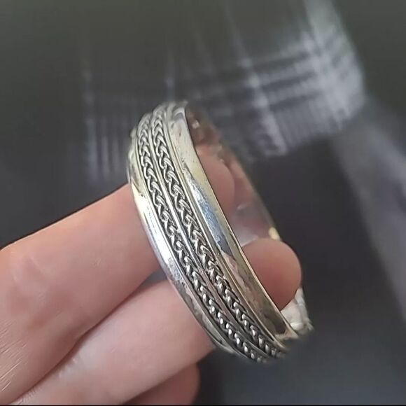 Vintage Monet Silver Plated Hinged Bracelet 7.5" Wrist - Picture 2 of 6